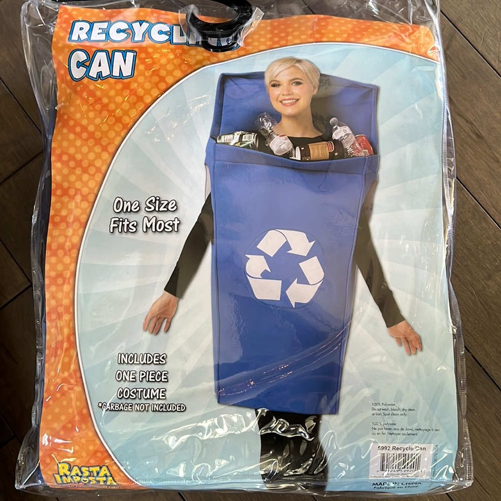 Recycling costume